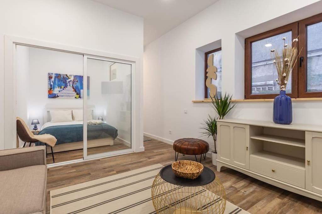 Bright With Garden Apartment *